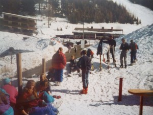 1995 lunchen op de Axamer-Lizum- op de achtergrond hotel Bergheim (toen nog dicht)